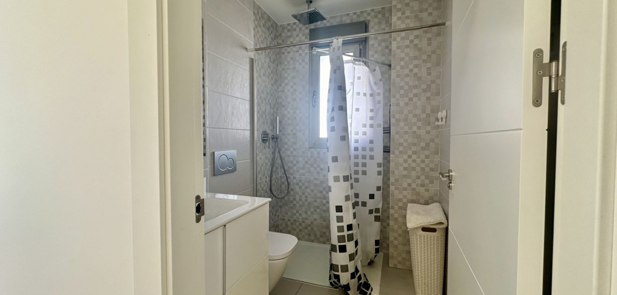 Se vende Apartamento Planta Media de 3 dormitorios en Costa Blanca, Alicante, España