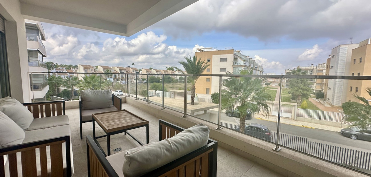 Se vende Apartamento Planta Media de 3 dormitorios en Costa Blanca, Alicante, España
