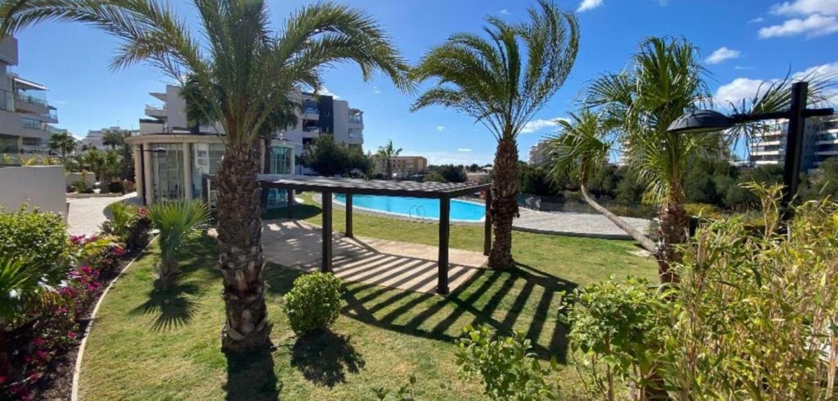 Se vende Apartamento Planta Media de 3 dormitorios en Costa Blanca, Alicante, España