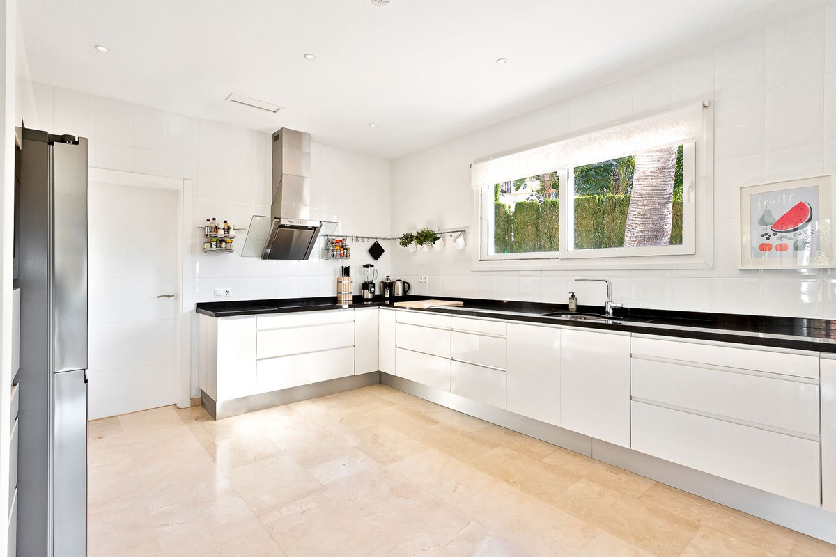 4 Bed Townhouse for sale in El Rosario Costa Del Sol, Málaga, Spain