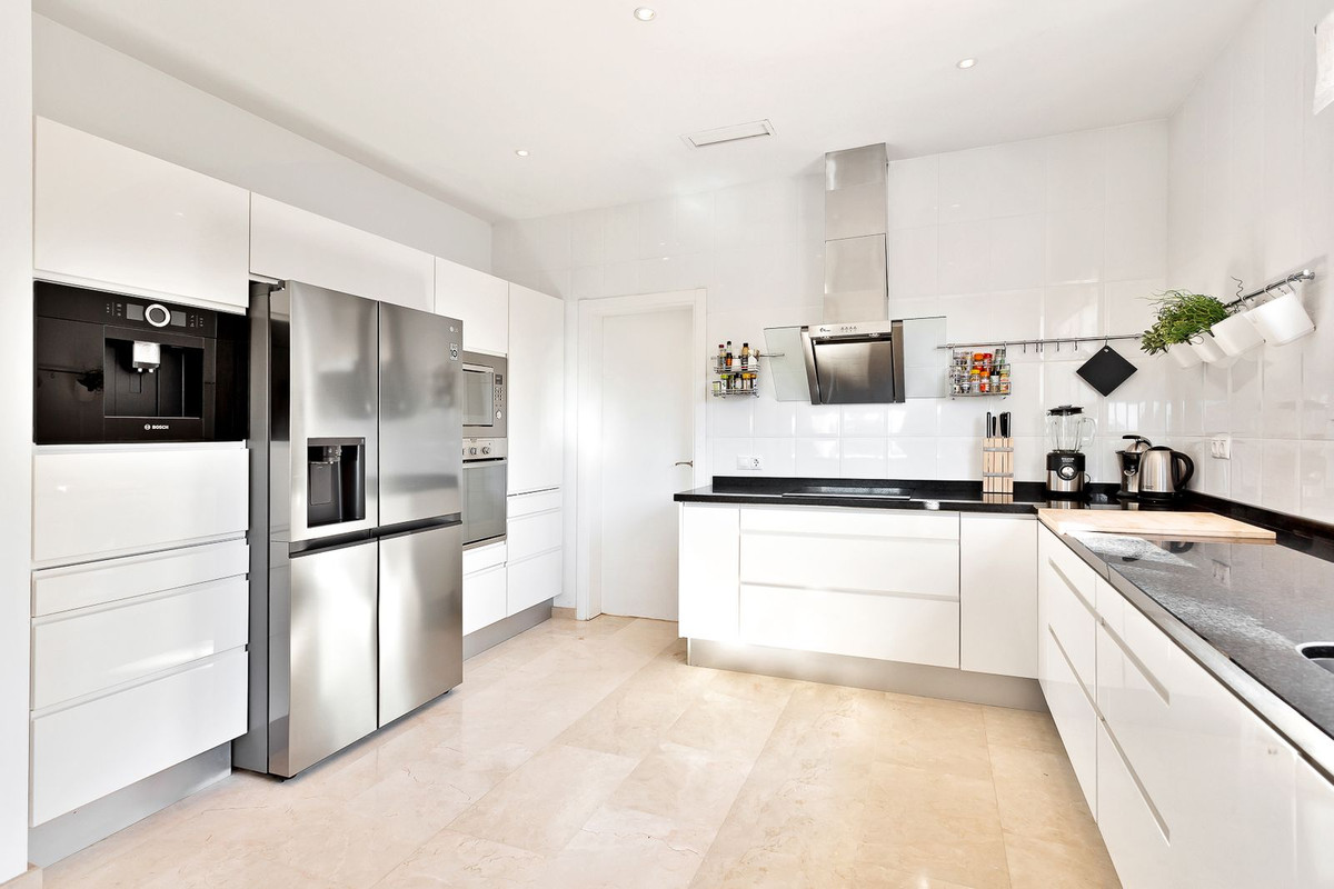 4 Bed Townhouse for sale in El Rosario Costa Del Sol, Málaga, Spain