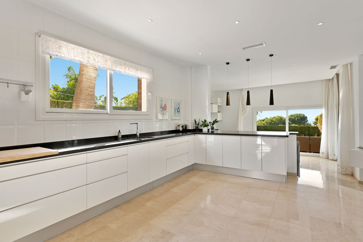 4 Bed Townhouse for sale in El Rosario Costa Del Sol, Málaga, Spain