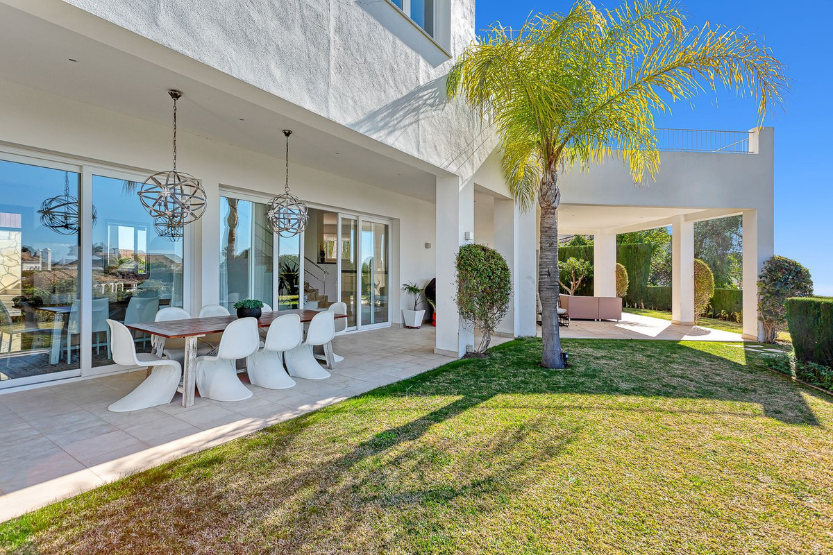 4 Bed Townhouse for sale in El Rosario Costa Del Sol, Málaga, Spain