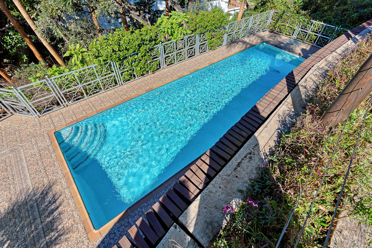 4 Bed Townhouse for sale in El Rosario Costa Del Sol, Málaga, Spain