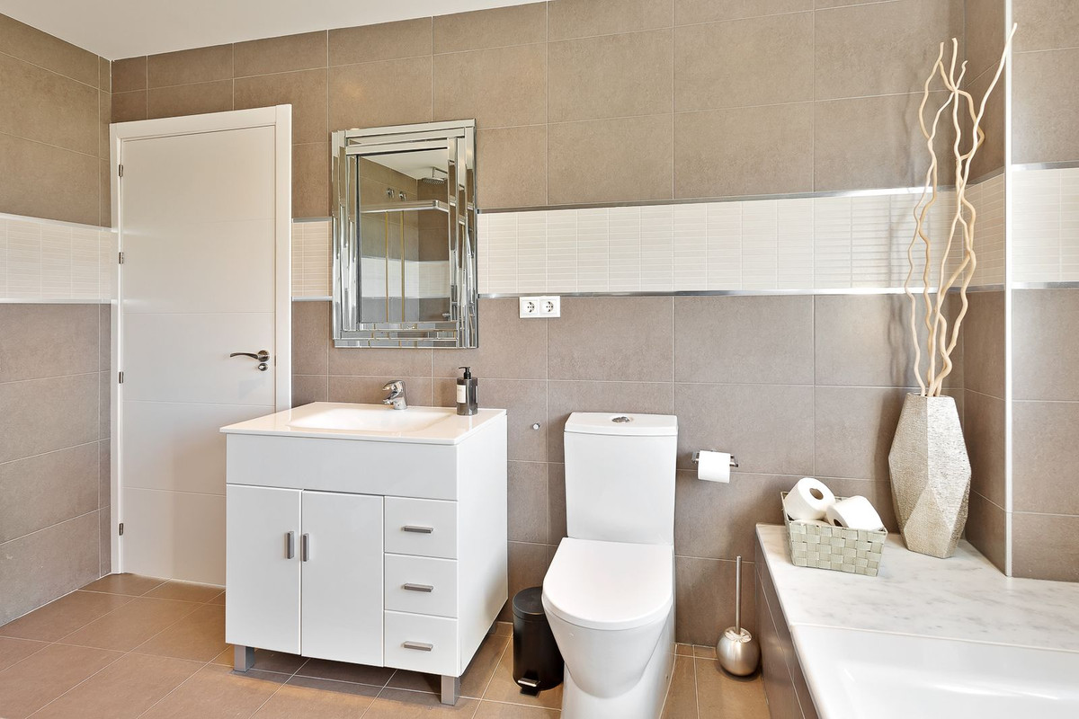 4 Bed Townhouse for sale in El Rosario Costa Del Sol, Málaga, Spain