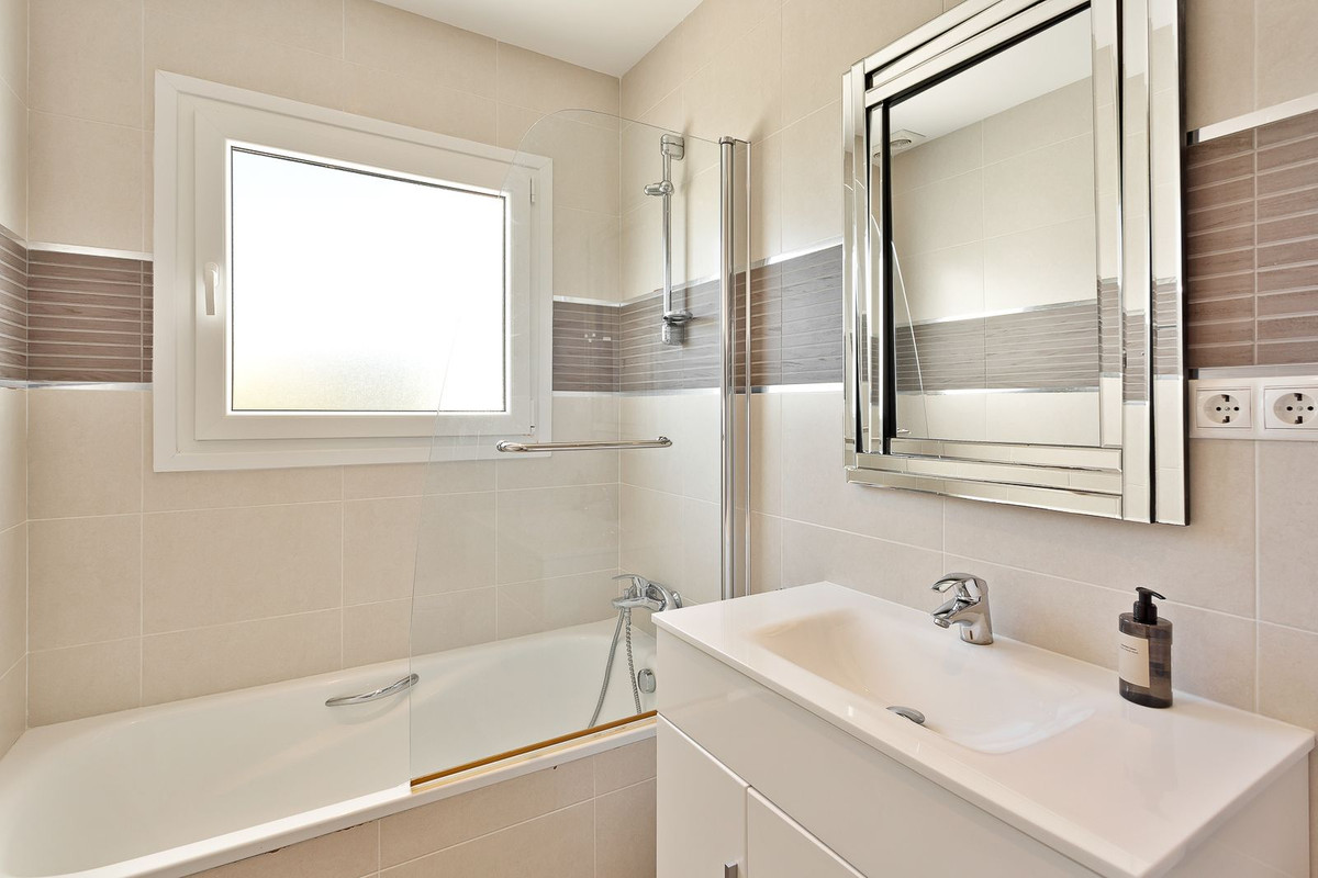 4 Bed Townhouse for sale in El Rosario Costa Del Sol, Málaga, Spain