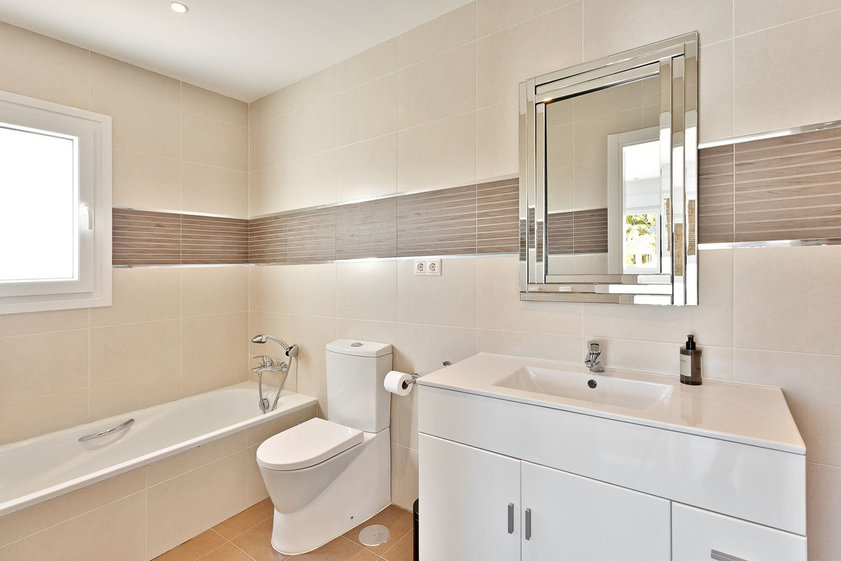 4 Bed Townhouse for sale in El Rosario Costa Del Sol, Málaga, Spain
