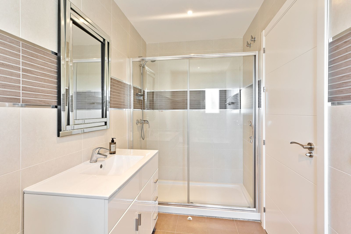 4 Bed Townhouse for sale in El Rosario Costa Del Sol, Málaga, Spain
