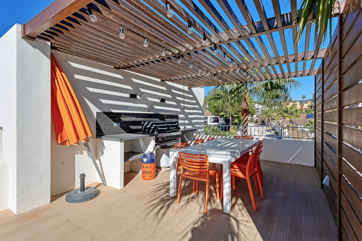 4 Bed Townhouse for sale in El Rosario Costa Del Sol, Málaga, Spain