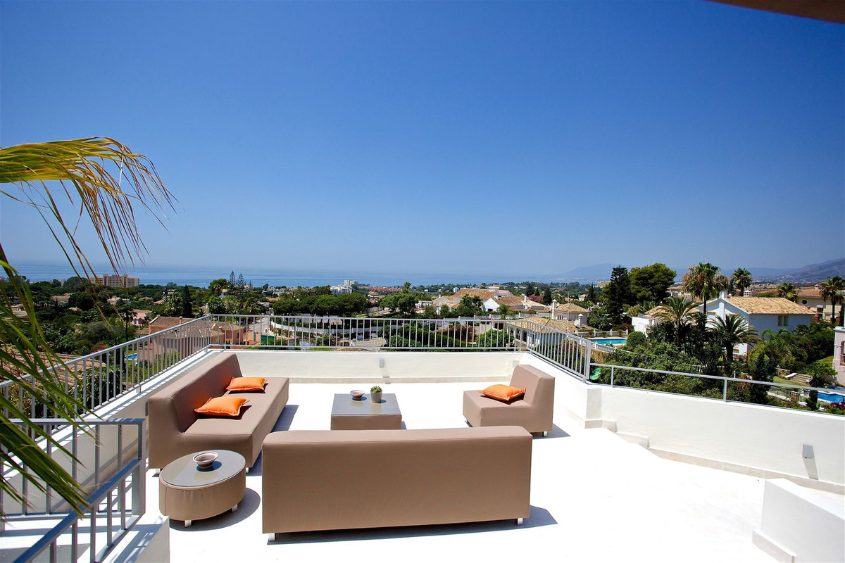 4 Bed Townhouse for sale in El Rosario Costa Del Sol, Málaga, Spain