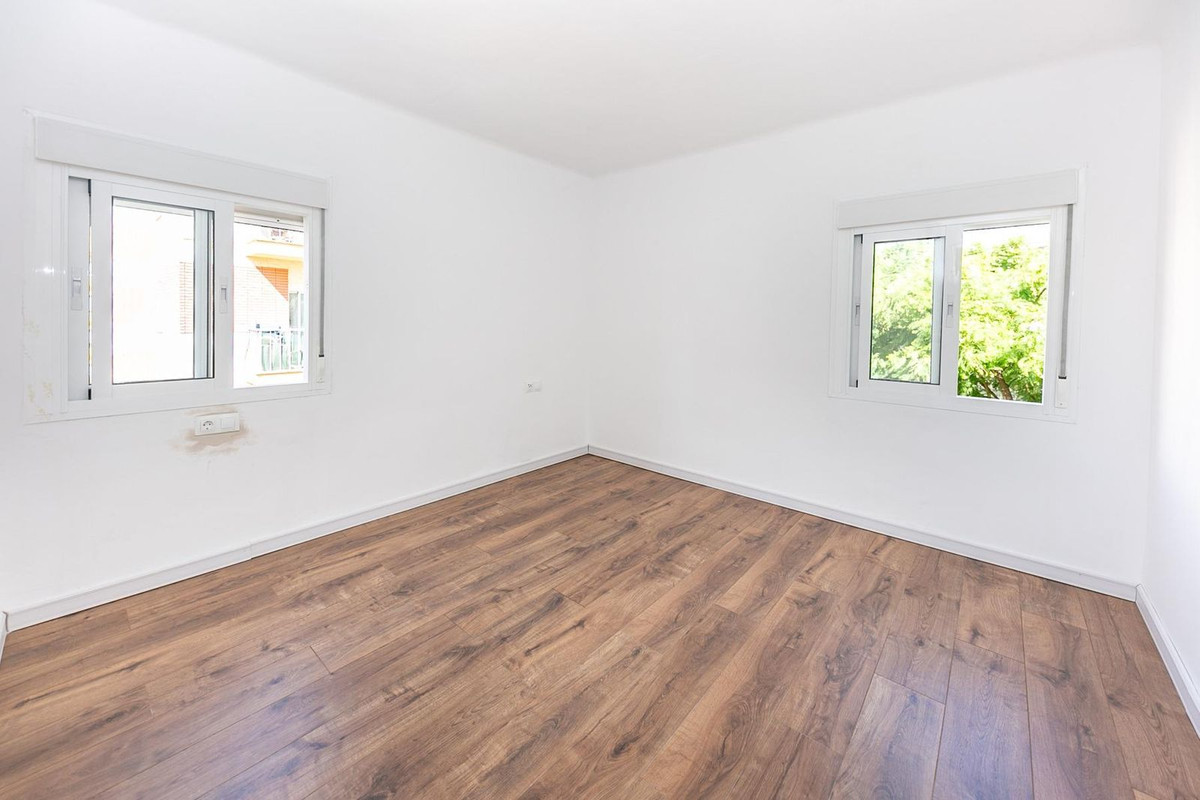 3 Bed Apartment for sale in Fuengirola Costa Del Sol, Málaga, Spain