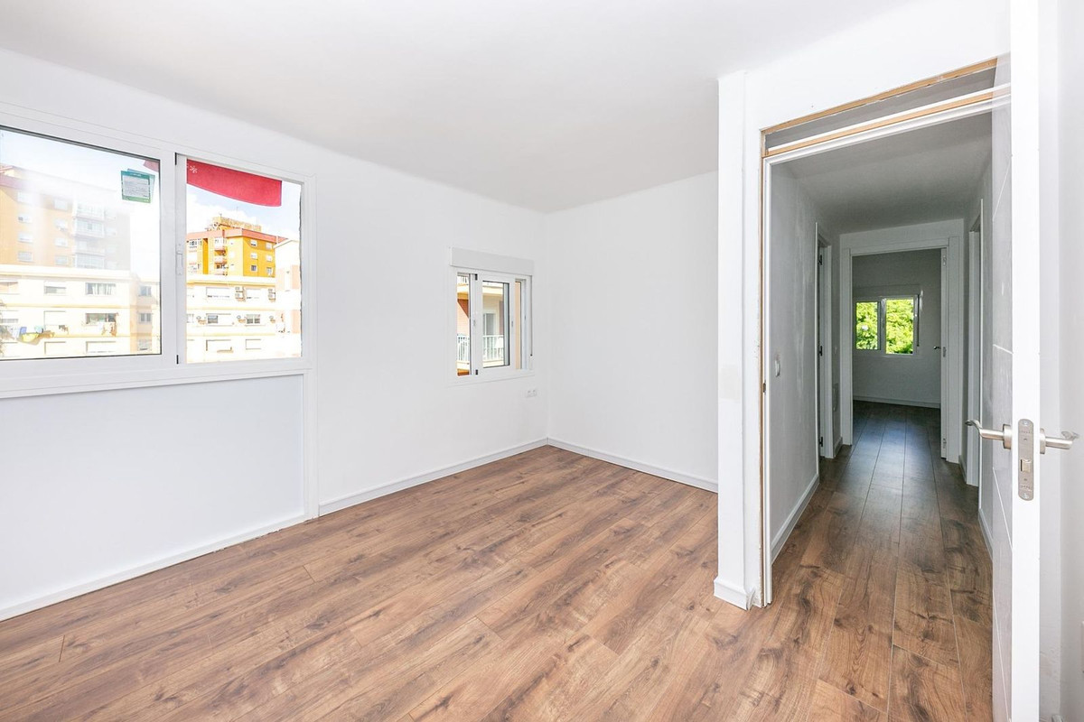 3 Bed Apartment for sale in Fuengirola Costa Del Sol, Málaga, Spain