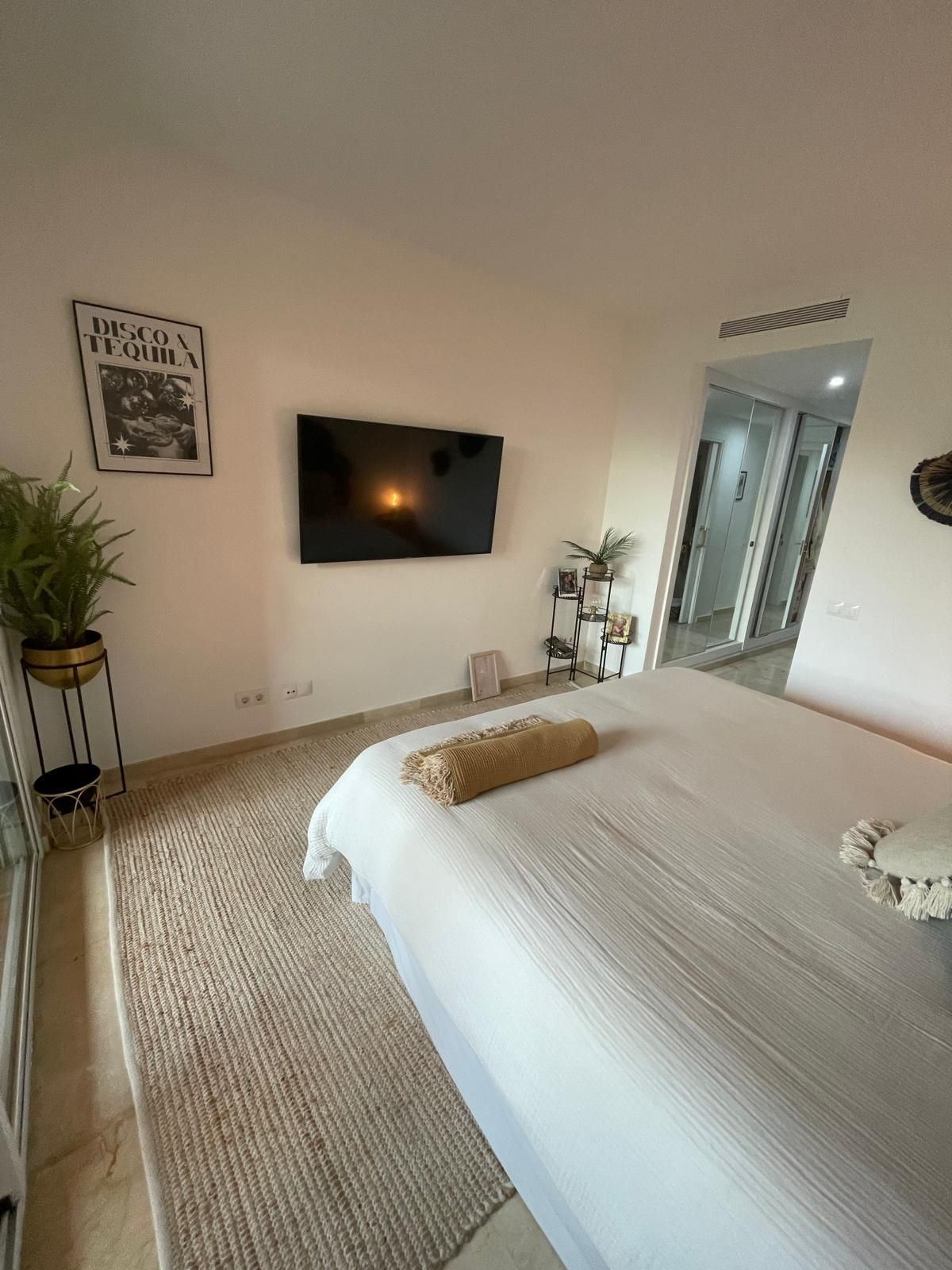 3 Bed Apartment for sale in La Duquesa Costa Del Sol, Málaga, Spain