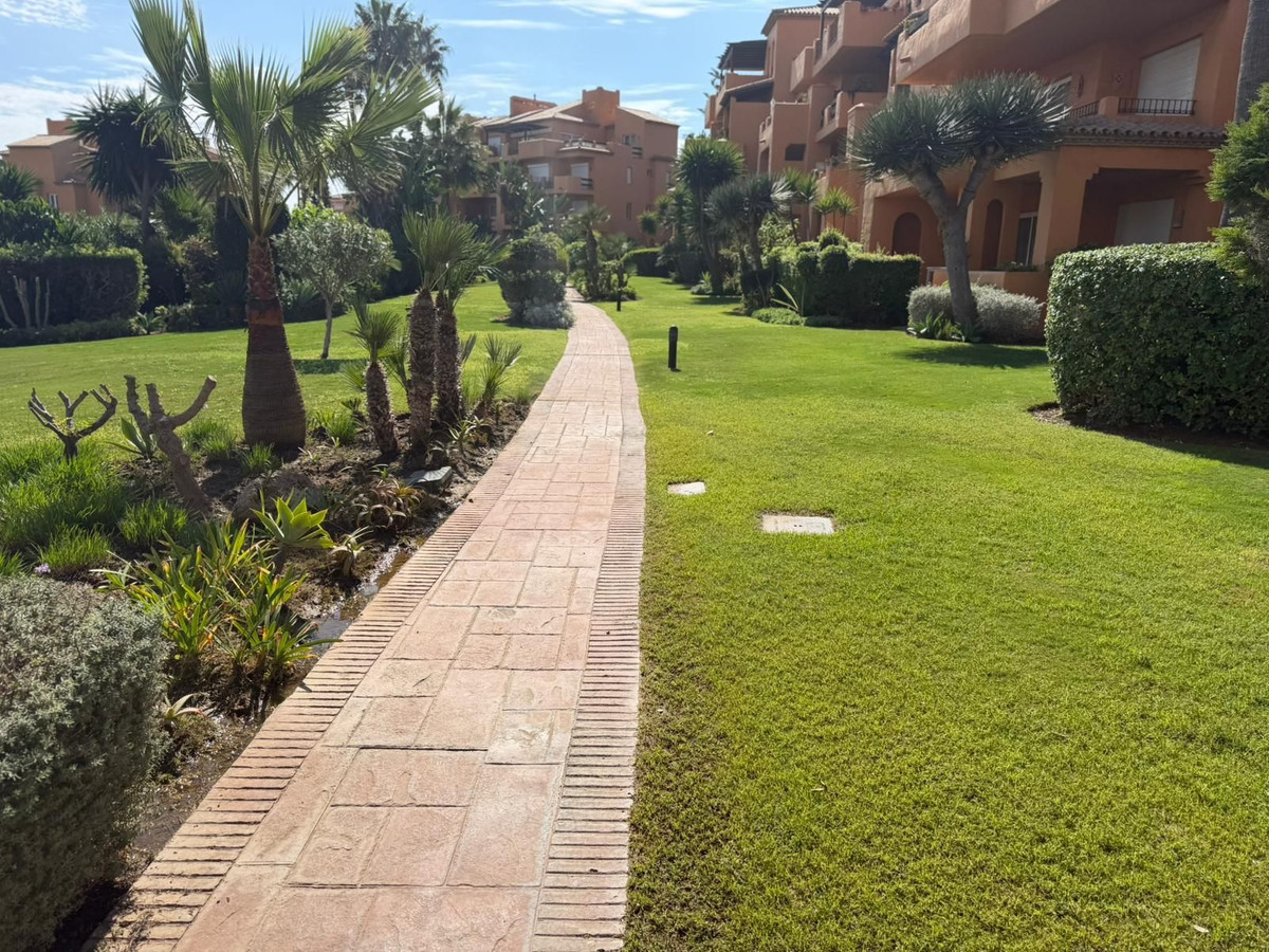 3 Bed Apartment for sale in La Duquesa Costa Del Sol, Málaga, Spain