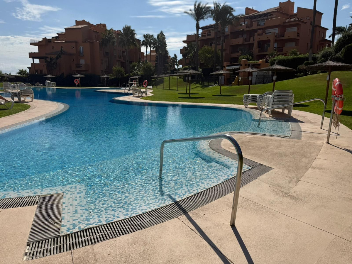 3 Bed Apartment for sale in La Duquesa Costa Del Sol, Málaga, Spain