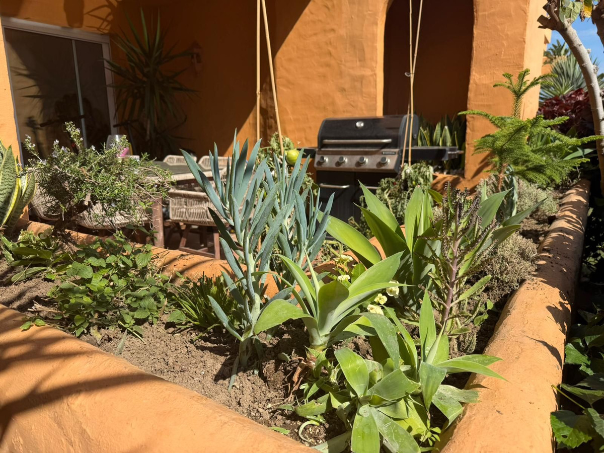 3 Bed Apartment for sale in La Duquesa Costa Del Sol, Málaga, Spain