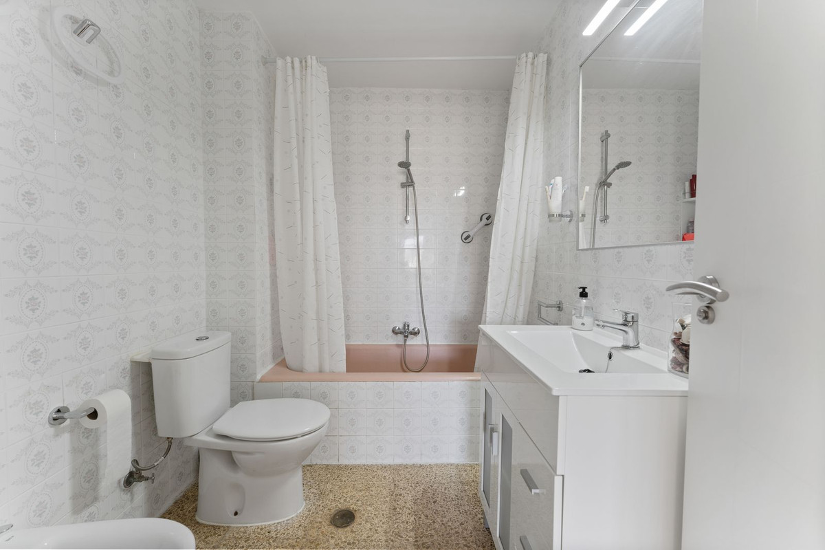 Se vende Apartamento en Planta Última de 3 dormitorios en Costa Del Sol, Málaga, España