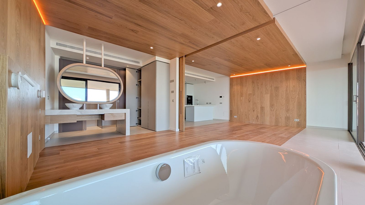 2 Bed Apartment for sale in Fuengirola Costa Del Sol, Málaga, Spain