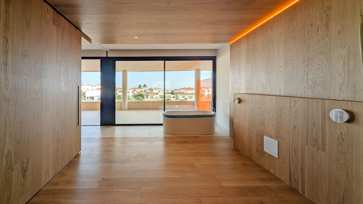 2 Bed Apartment for sale in Fuengirola Costa Del Sol, Málaga, Spain