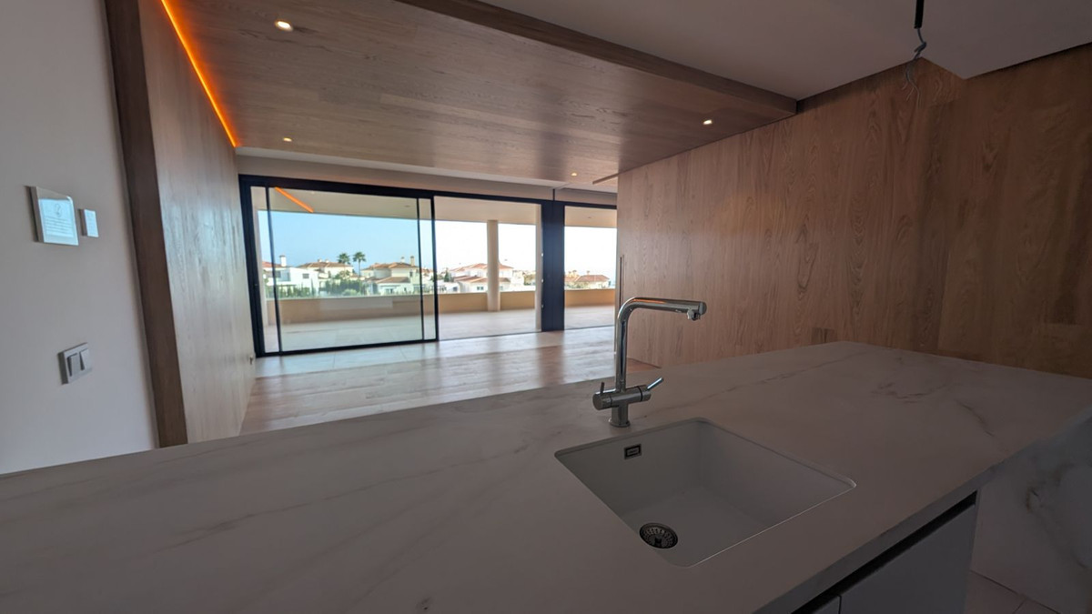 2 Bed Apartment for sale in Fuengirola Costa Del Sol, Málaga, Spain