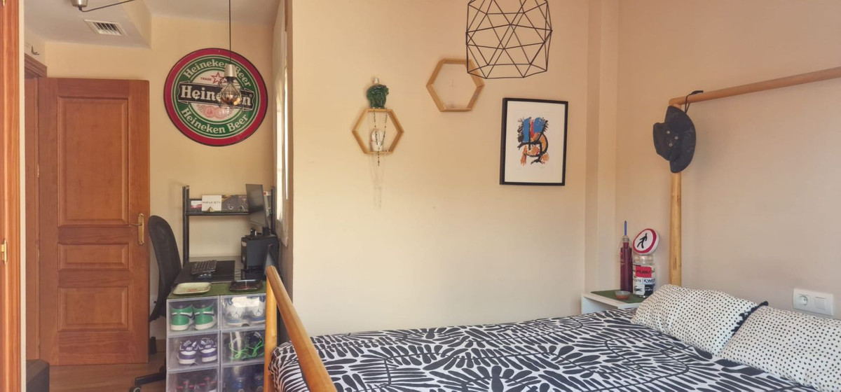 Se vende Villa - Chalet de 3 dormitorios en Málaga Ciudad, Málaga, España