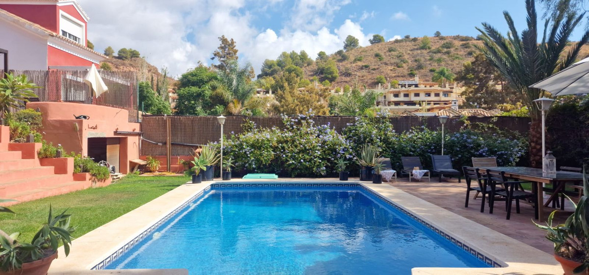 Se vende Villa - Chalet de 3 dormitorios en Málaga Ciudad, Málaga, España
