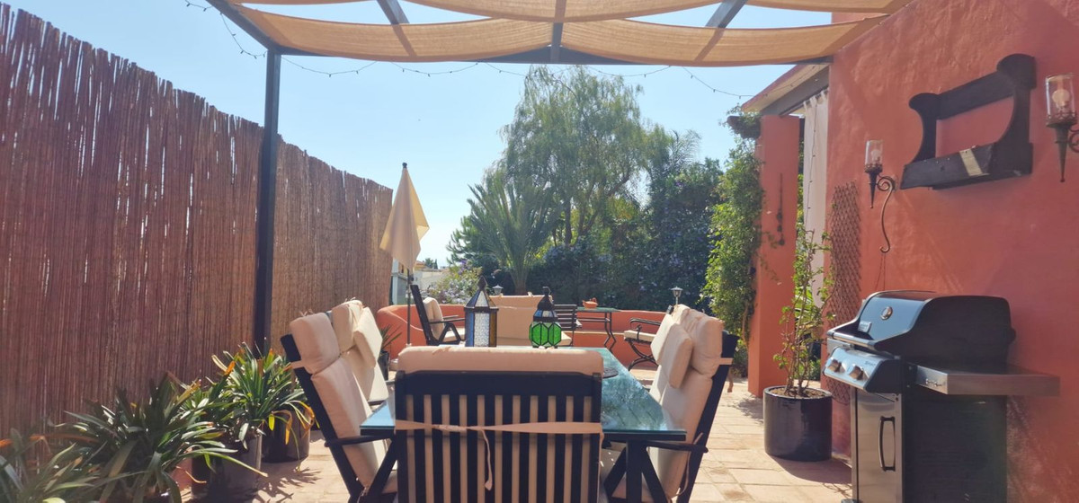 Se vende Villa - Chalet de 3 dormitorios en Málaga Ciudad, Málaga, España