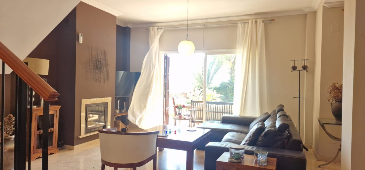 Se vende Villa - Chalet de 3 dormitorios en Málaga Ciudad, Málaga, España
