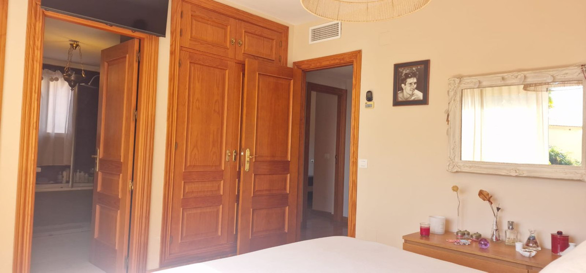 Se vende Villa - Chalet de 3 dormitorios en Málaga Ciudad, Málaga, España