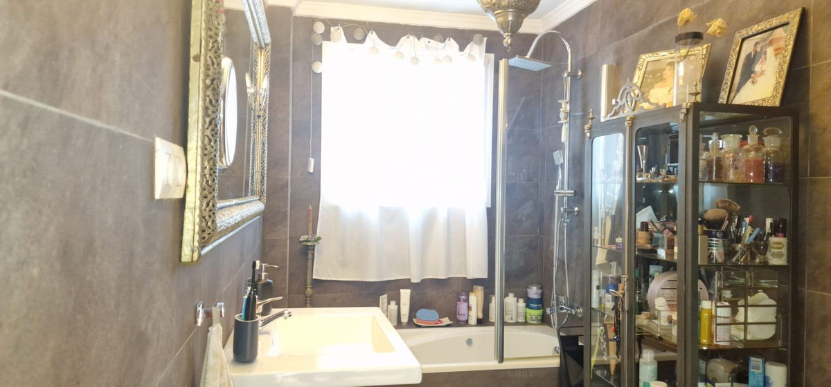Se vende Villa - Chalet de 3 dormitorios en Málaga Ciudad, Málaga, España