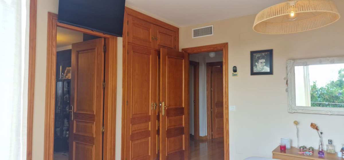 Se vende Villa - Chalet de 3 dormitorios en Málaga Ciudad, Málaga, España
