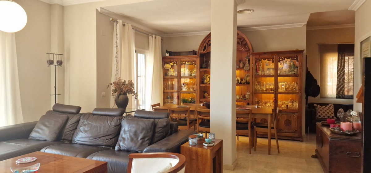 Se vende Villa - Chalet de 3 dormitorios en Málaga Ciudad, Málaga, España