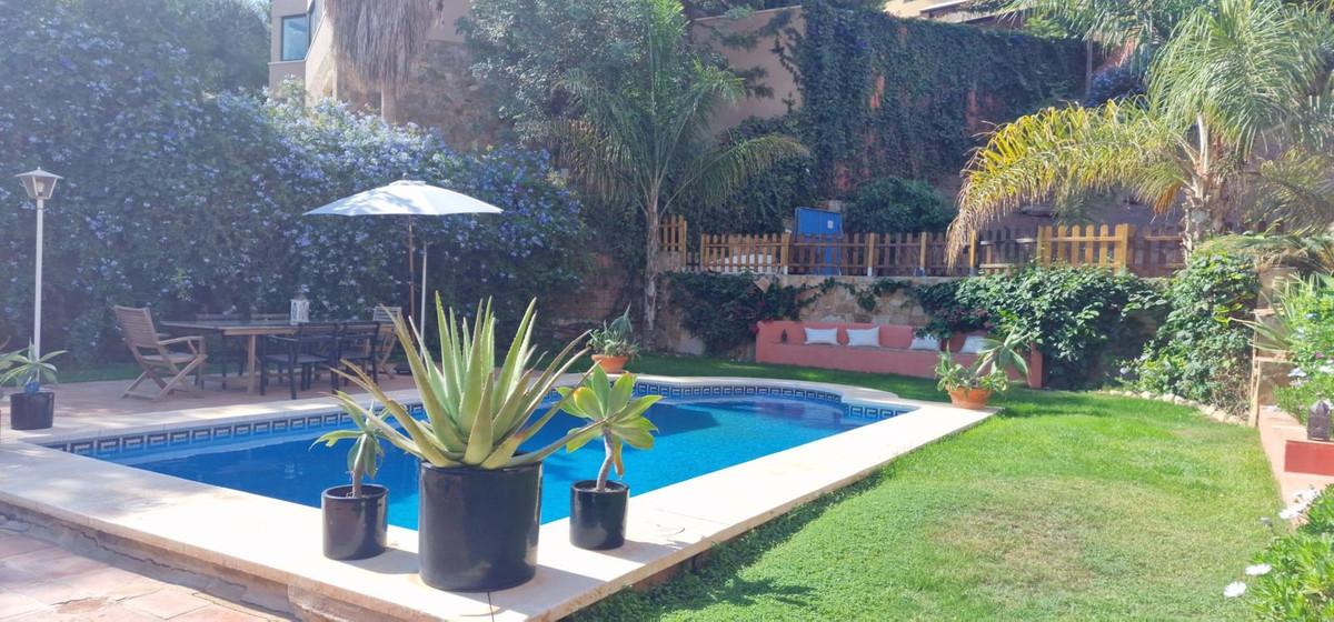 Se vende Villa - Chalet de 3 dormitorios en Málaga Ciudad, Málaga, España