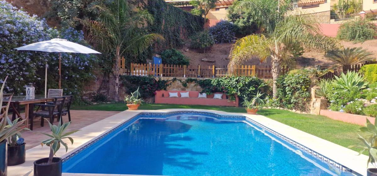 Se vende Villa - Chalet de 3 dormitorios en Málaga Ciudad, Málaga, España