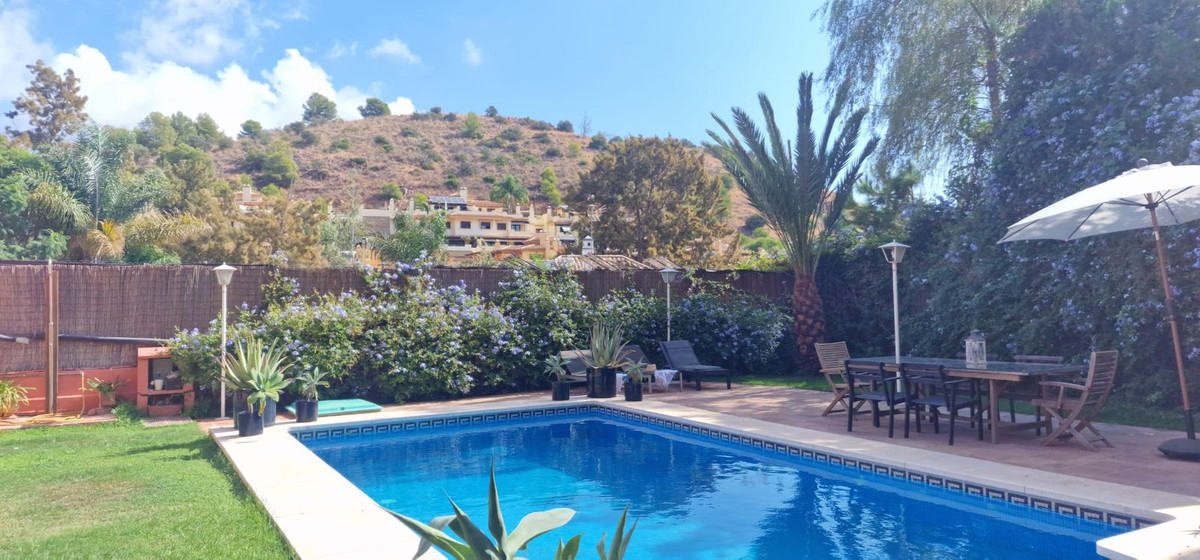 Se vende Villa - Chalet de 3 dormitorios en Málaga Ciudad, Málaga, España