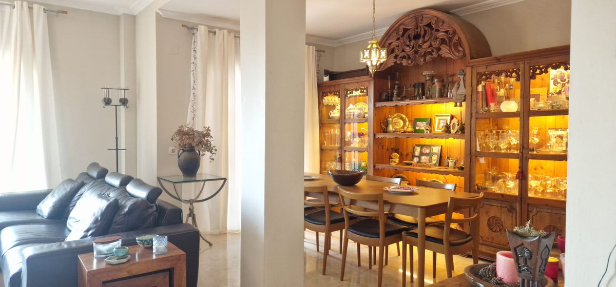 Se vende Villa - Chalet de 3 dormitorios en Málaga Ciudad, Málaga, España