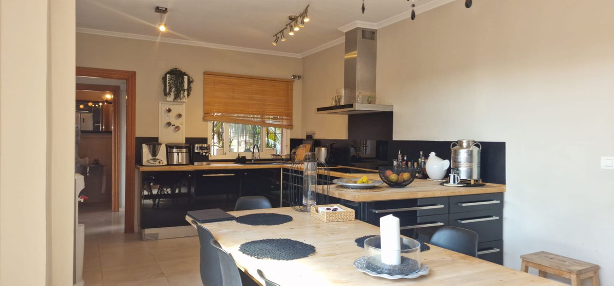 Se vende Villa - Chalet de 3 dormitorios en Málaga Ciudad, Málaga, España