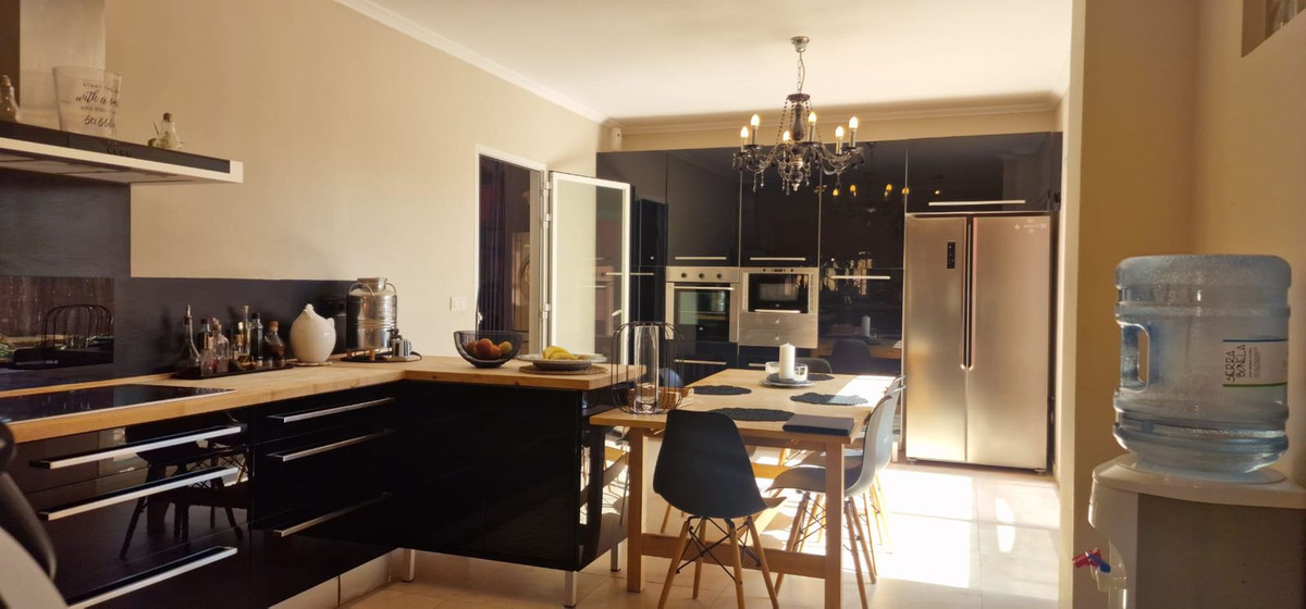 Se vende Villa - Chalet de 3 dormitorios en Málaga Ciudad, Málaga, España