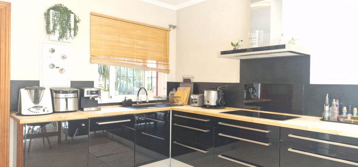 Se vende Villa - Chalet de 3 dormitorios en Málaga Ciudad, Málaga, España