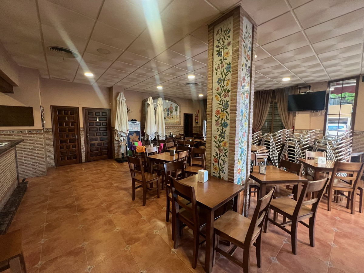 4 Bed Commercial unit for sale in Estepona Costa Del Sol, Málaga, Spain