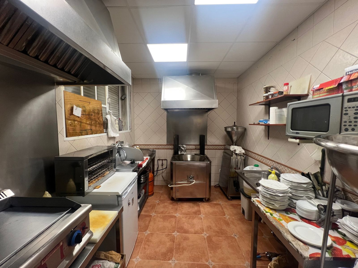 4 Bed Commercial unit for sale in Estepona Costa Del Sol, Málaga, Spain