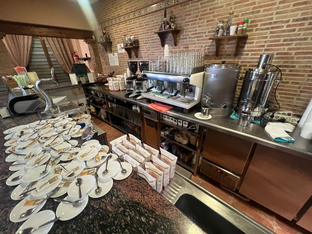 4 Bed Commercial unit for sale in Estepona Costa Del Sol, Málaga, Spain