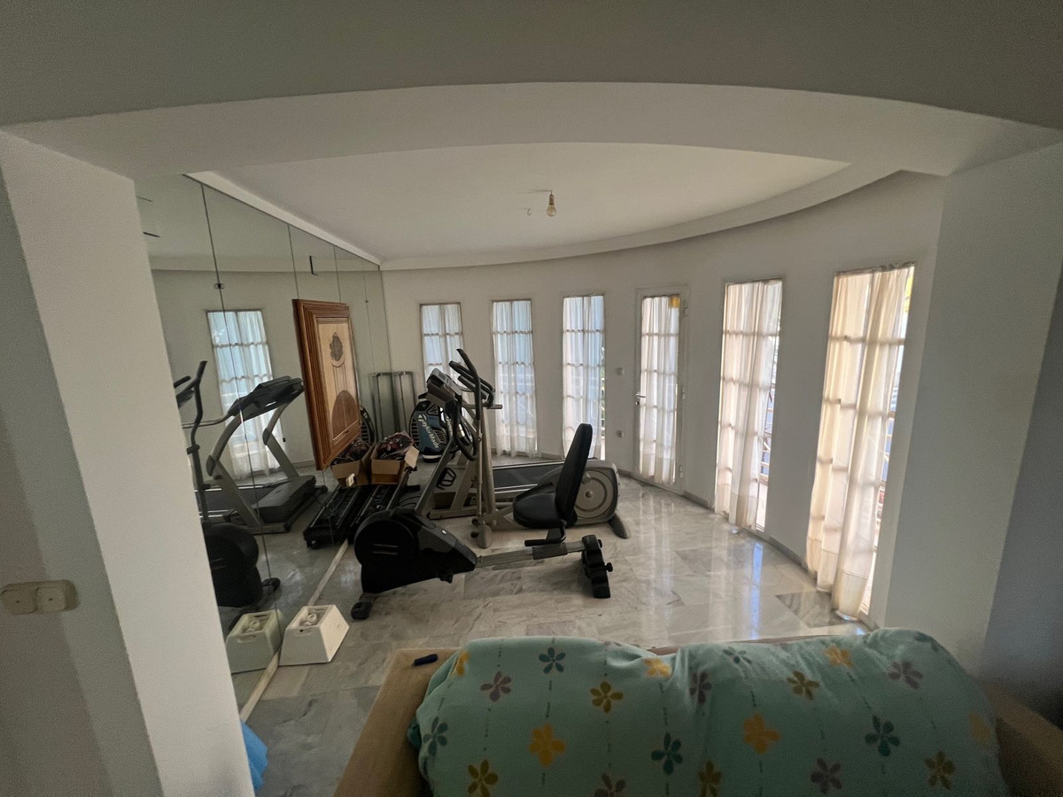 4 Bed Commercial unit for sale in Estepona Costa Del Sol, Málaga, Spain