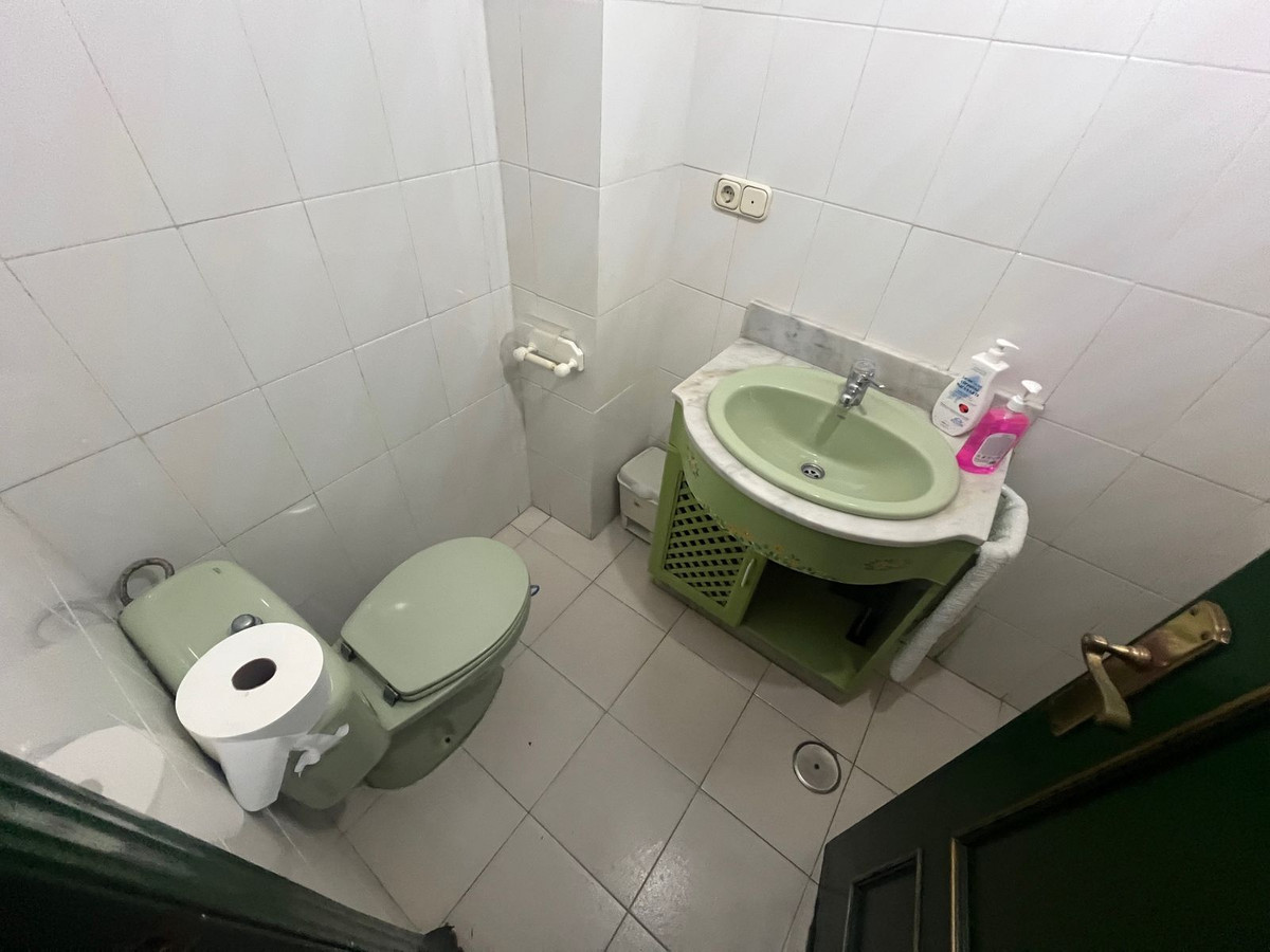 4 Bed Commercial unit for sale in Estepona Costa Del Sol, Málaga, Spain