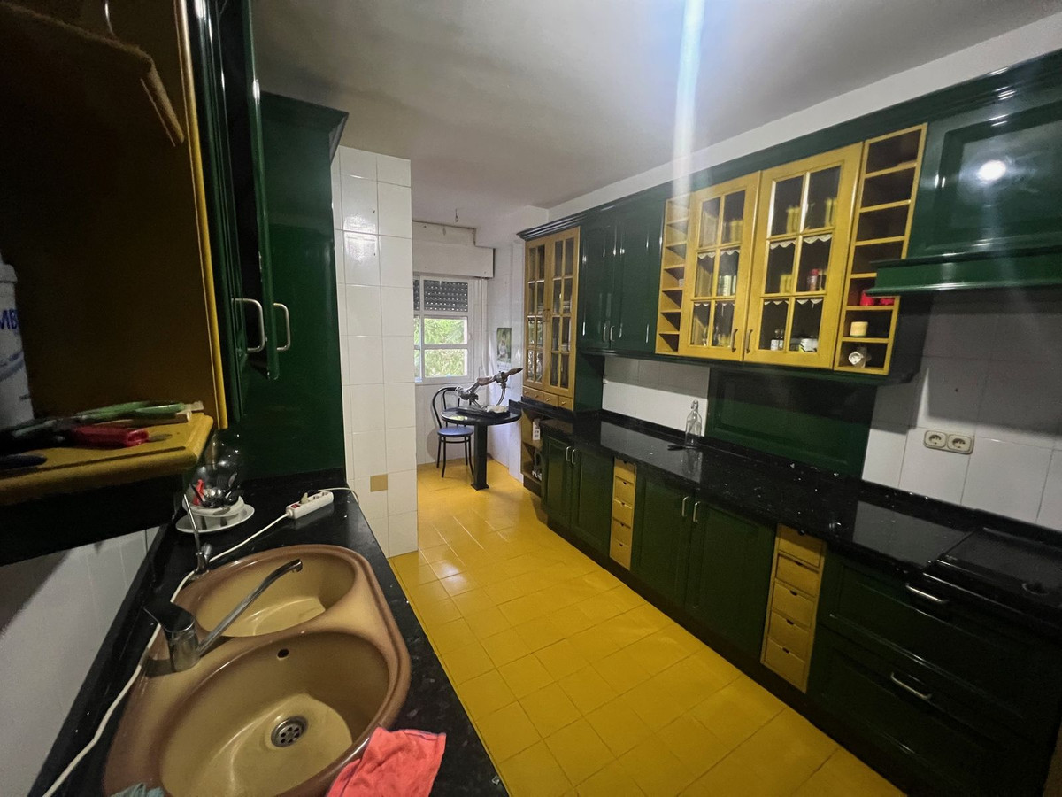 4 Bed Commercial unit for sale in Estepona Costa Del Sol, Málaga, Spain