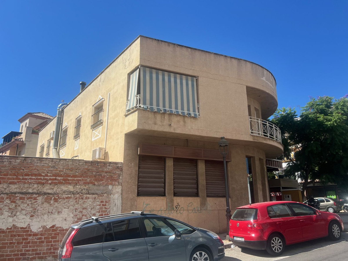 4 Bed Commercial unit for sale in Estepona Costa Del Sol, Málaga, Spain