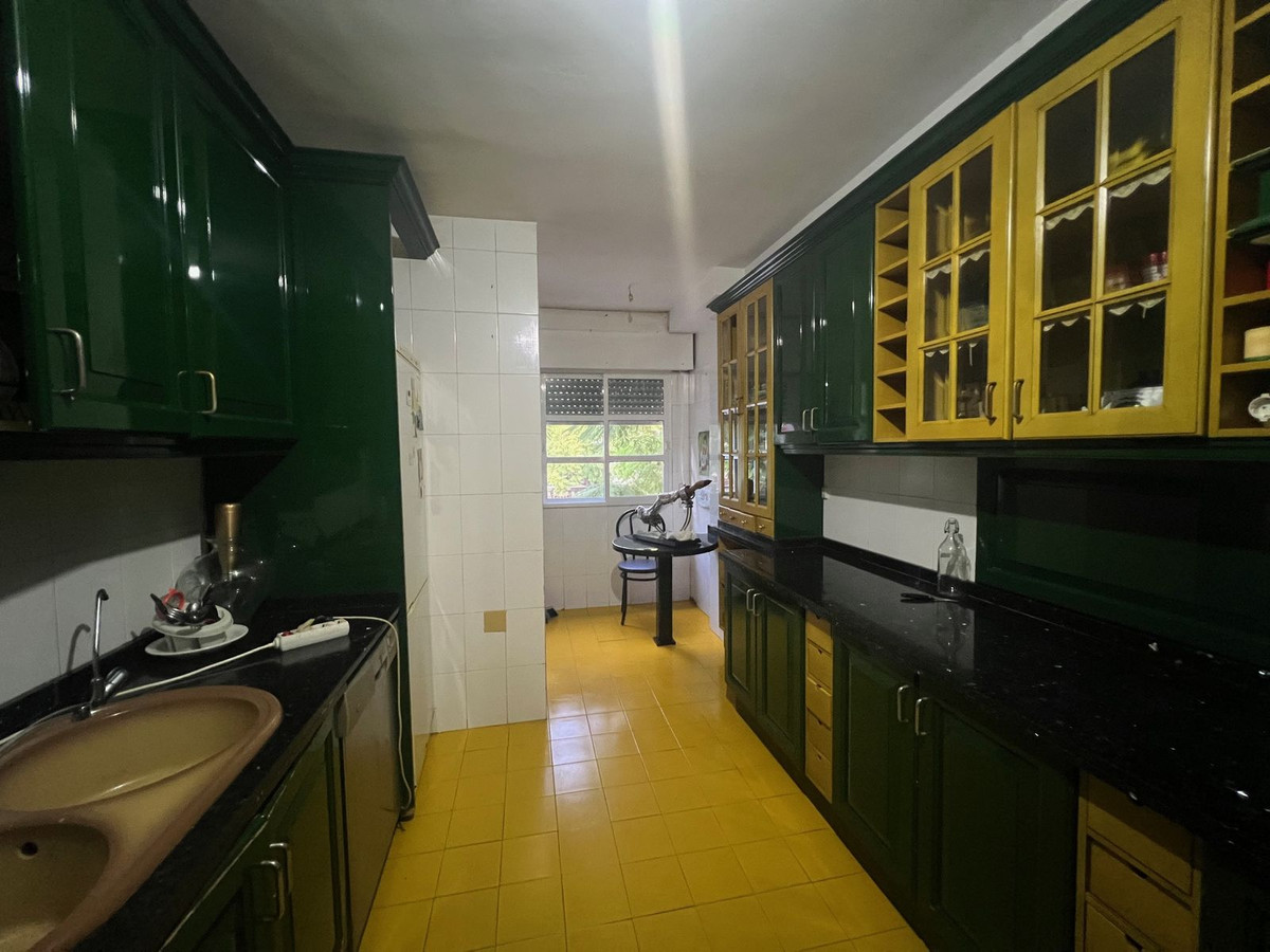 4 Bed Commercial unit for sale in Estepona Costa Del Sol, Málaga, Spain