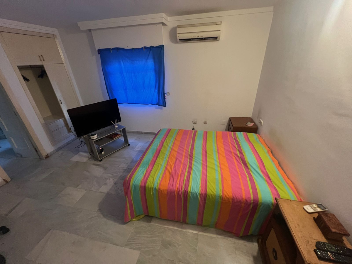 4 Bed Commercial unit for sale in Estepona Costa Del Sol, Málaga, Spain