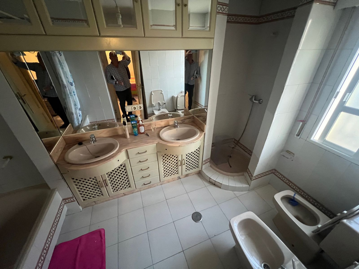 4 Bed Commercial unit for sale in Estepona Costa Del Sol, Málaga, Spain