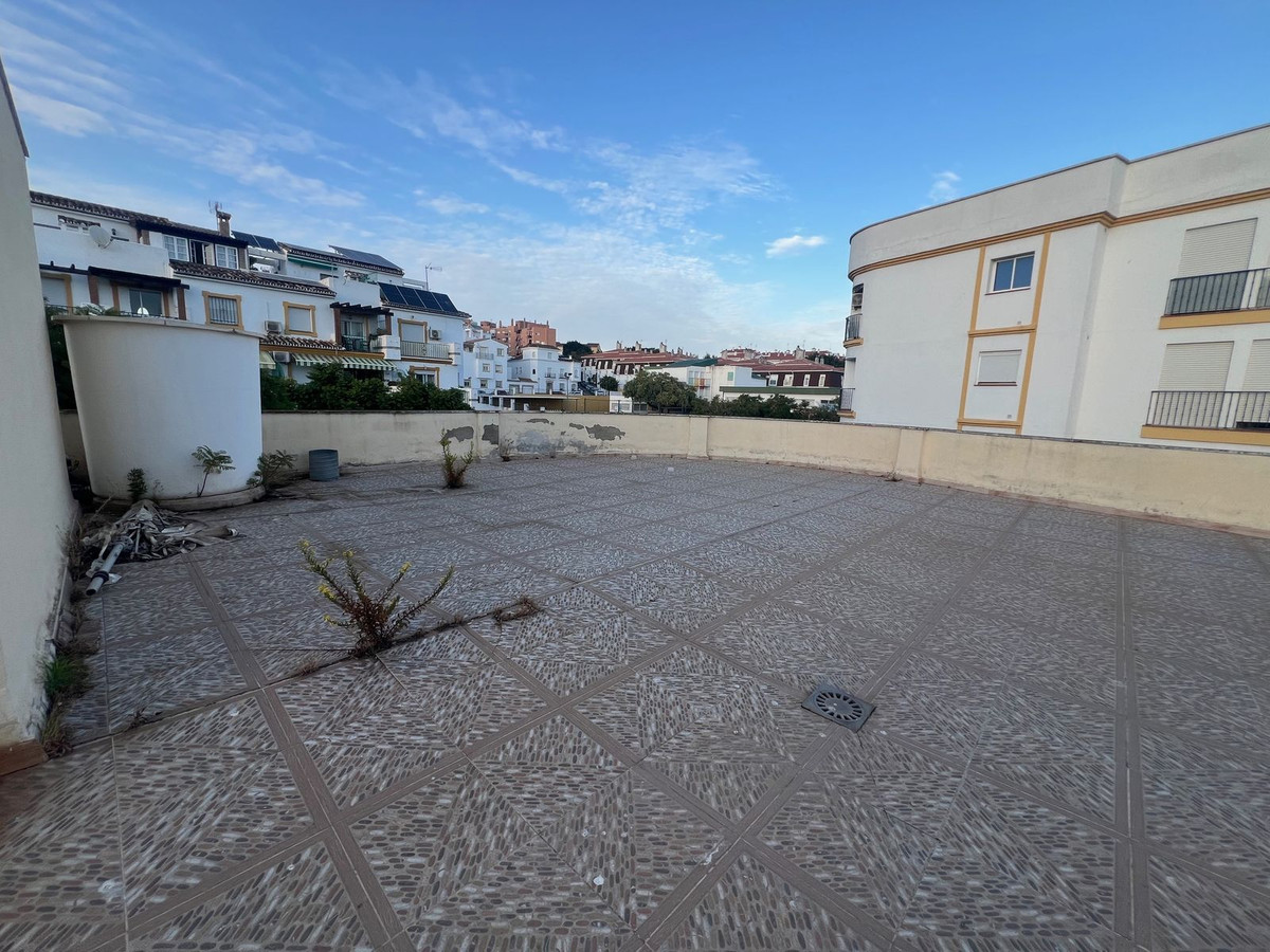 4 Bed Commercial unit for sale in Estepona Costa Del Sol, Málaga, Spain